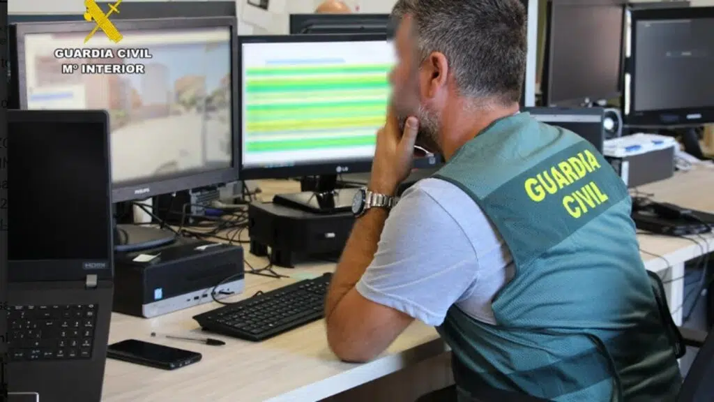 Guardia civil desmantelando operacion ITV